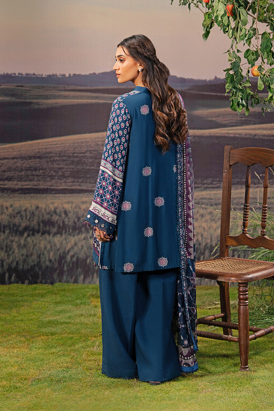 3 Pc Unstitched Embroidered Arabic Lawn Suit | MB-PFUS25-09B