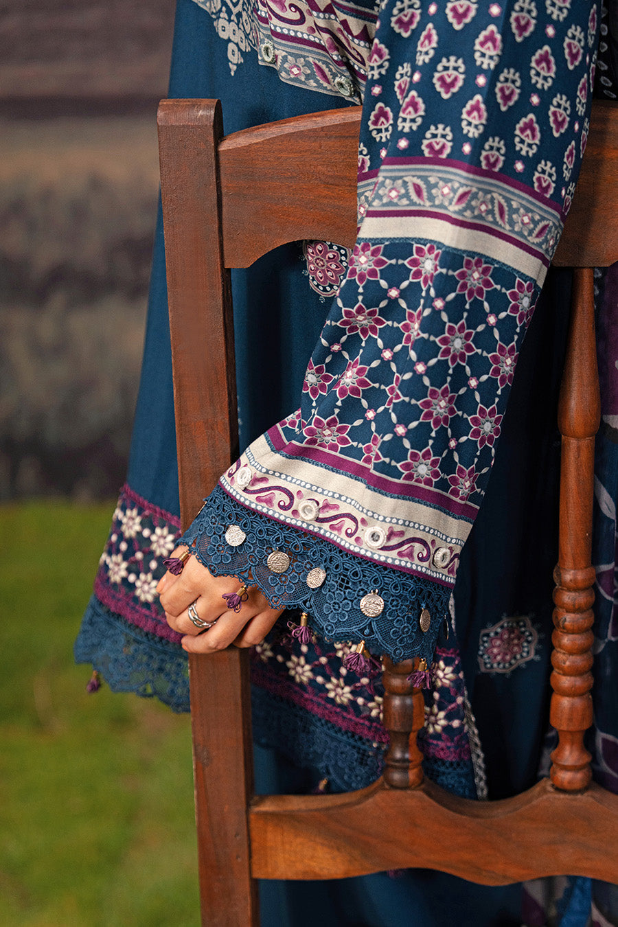 3 Pc Unstitched Embroidered Arabic Lawn Suit | MB-PFUS25-09B