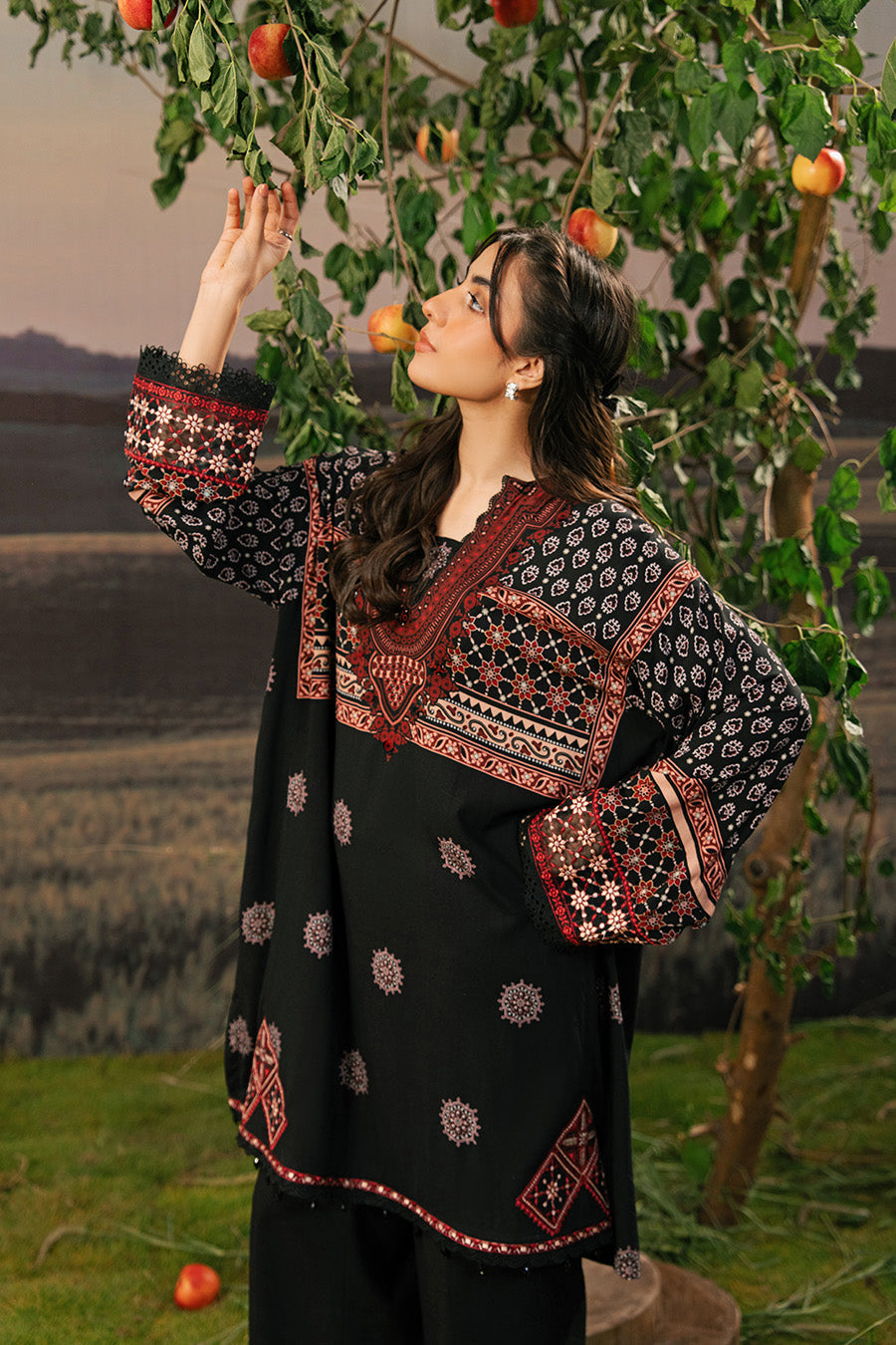 3 Pc Unstitched Embroidered Arabic Lawn Suit | MB-PFUS25-09A