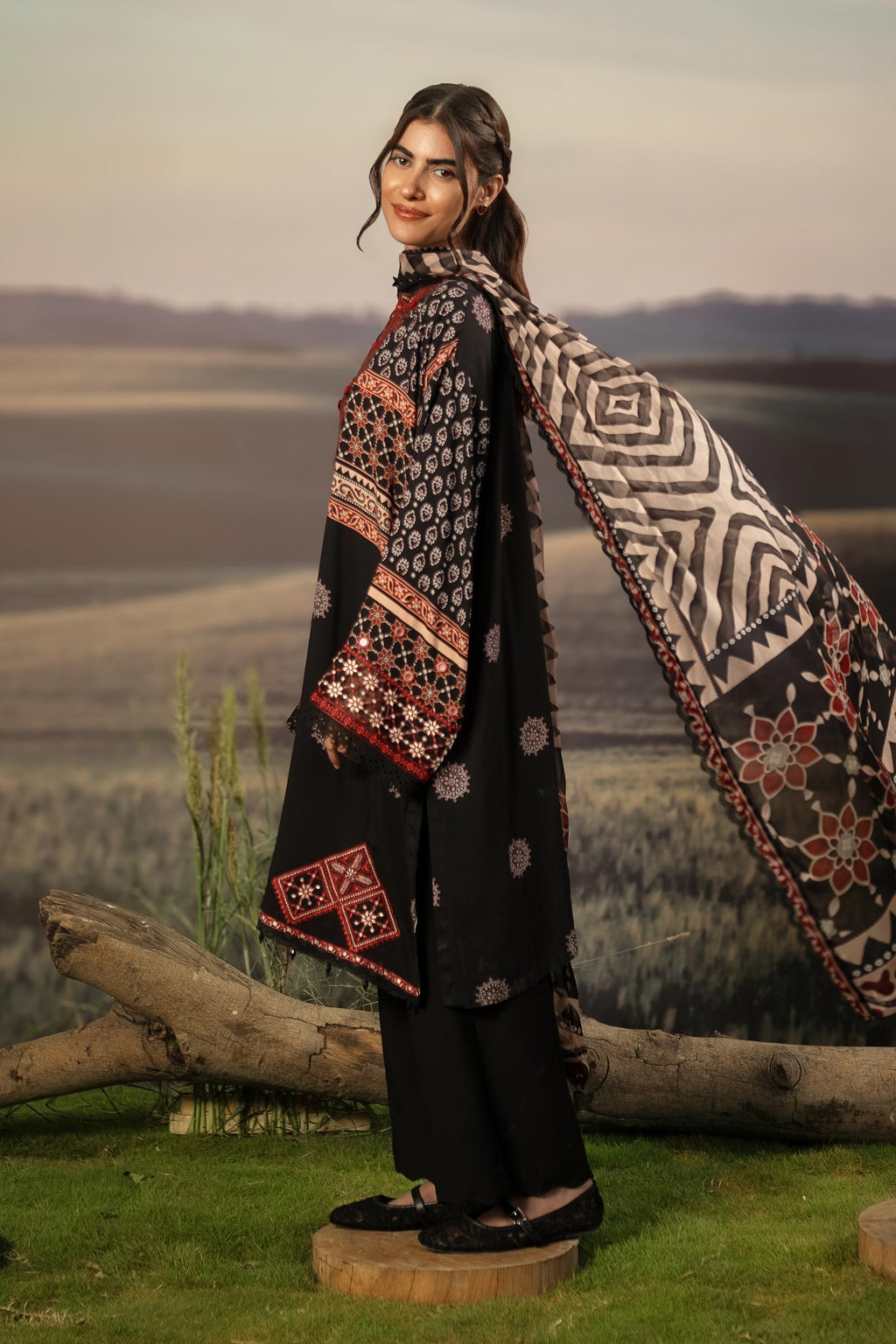 3 Pc Unstitched Embroidered Arabic Lawn Suit | MB-PFUS25-09A