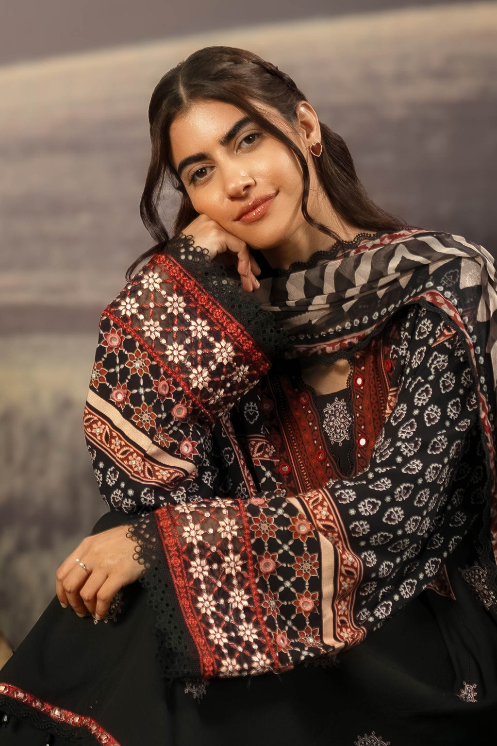 3 Pc Unstitched Embroidered Arabic Lawn Suit | MB-PFUS25-09A