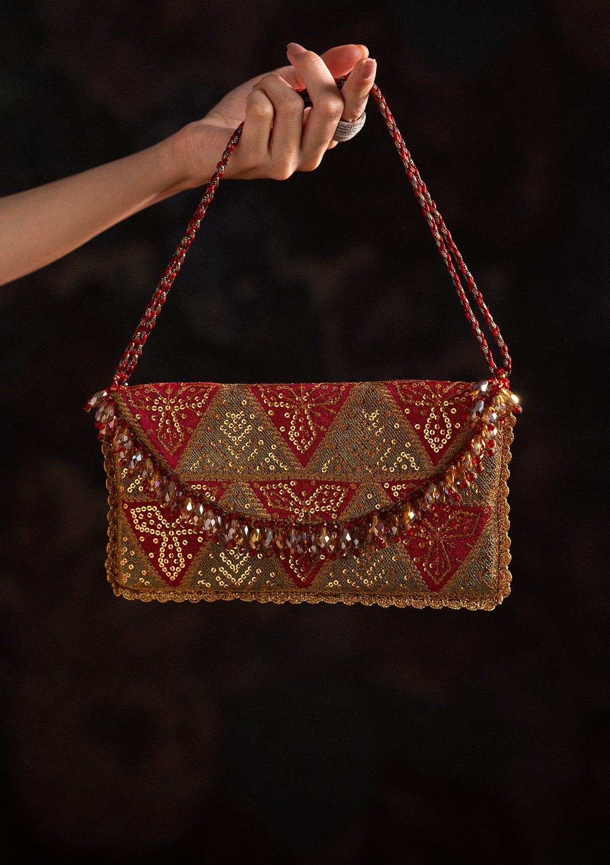 SARI EDIT '25 - CRIMSON CHATTA PATTI ENVELOPE BAG