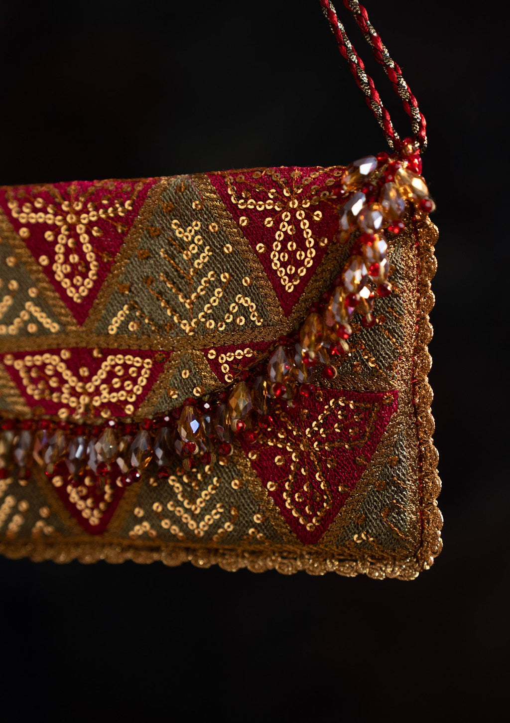 SARI EDIT '25 - CRIMSON CHATTA PATTI ENVELOPE BAG